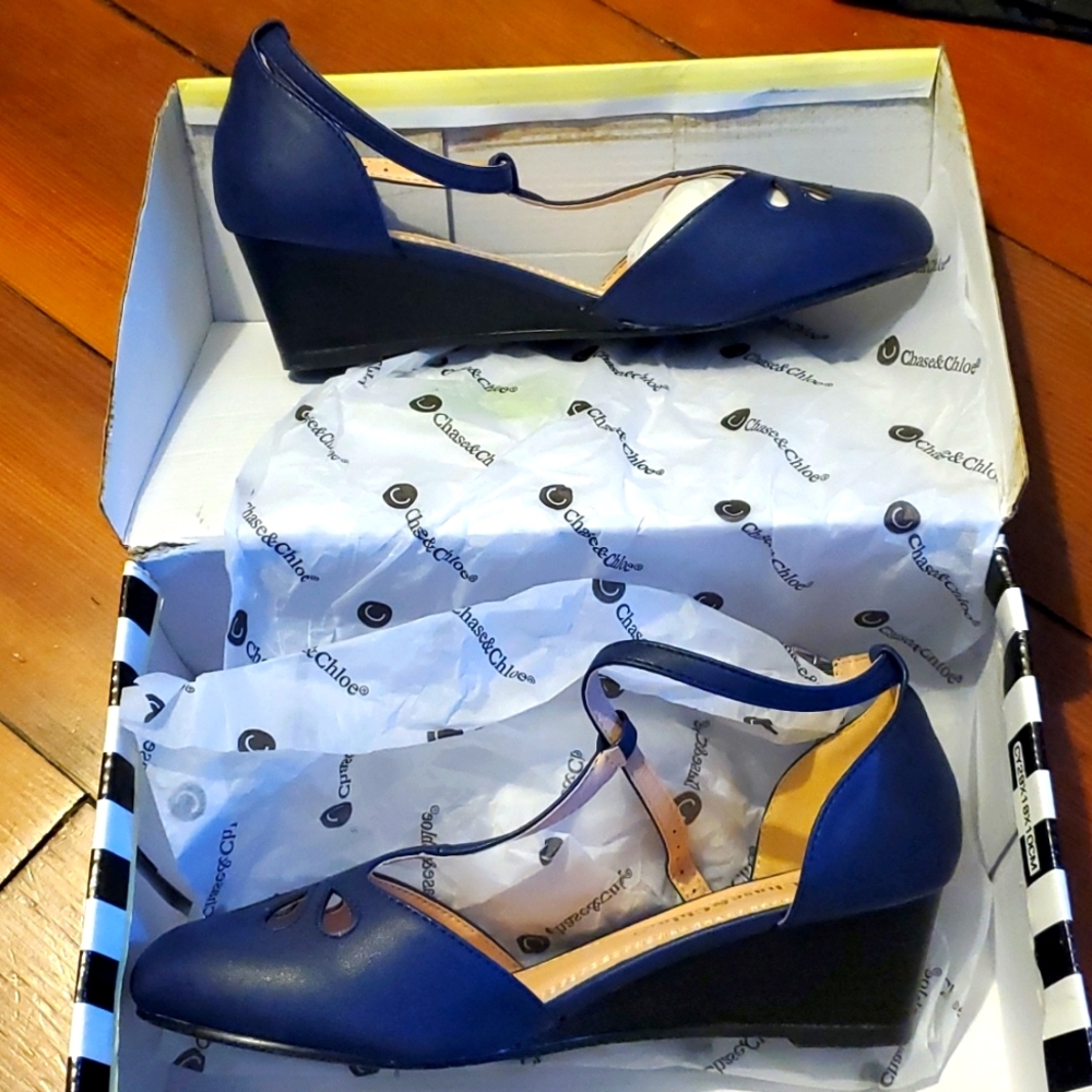 Chase & Chloe vintage style wedge 9M